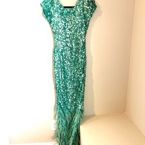 Long fitted green sequence prom dress with feathers and backless